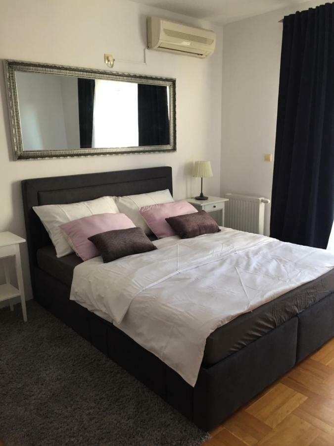 Studio Apartman Lara *** オシエク エクステリア 写真