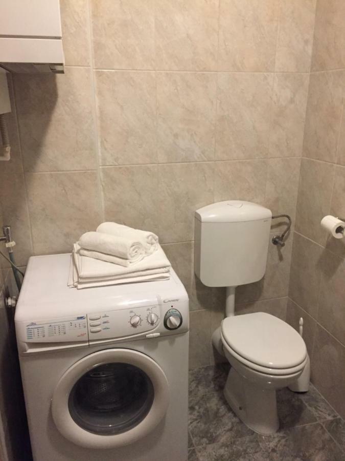 Studio Apartman Lara *** オシエク エクステリア 写真